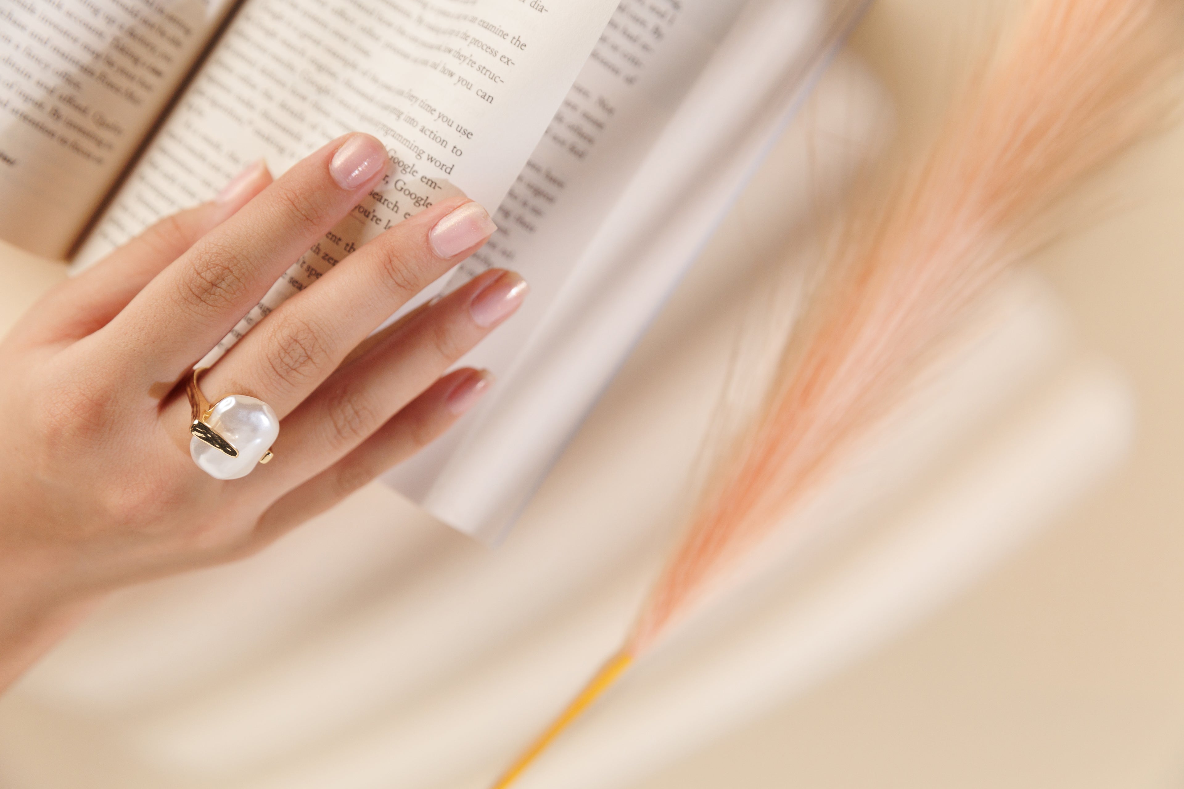 Tiora pearl ring